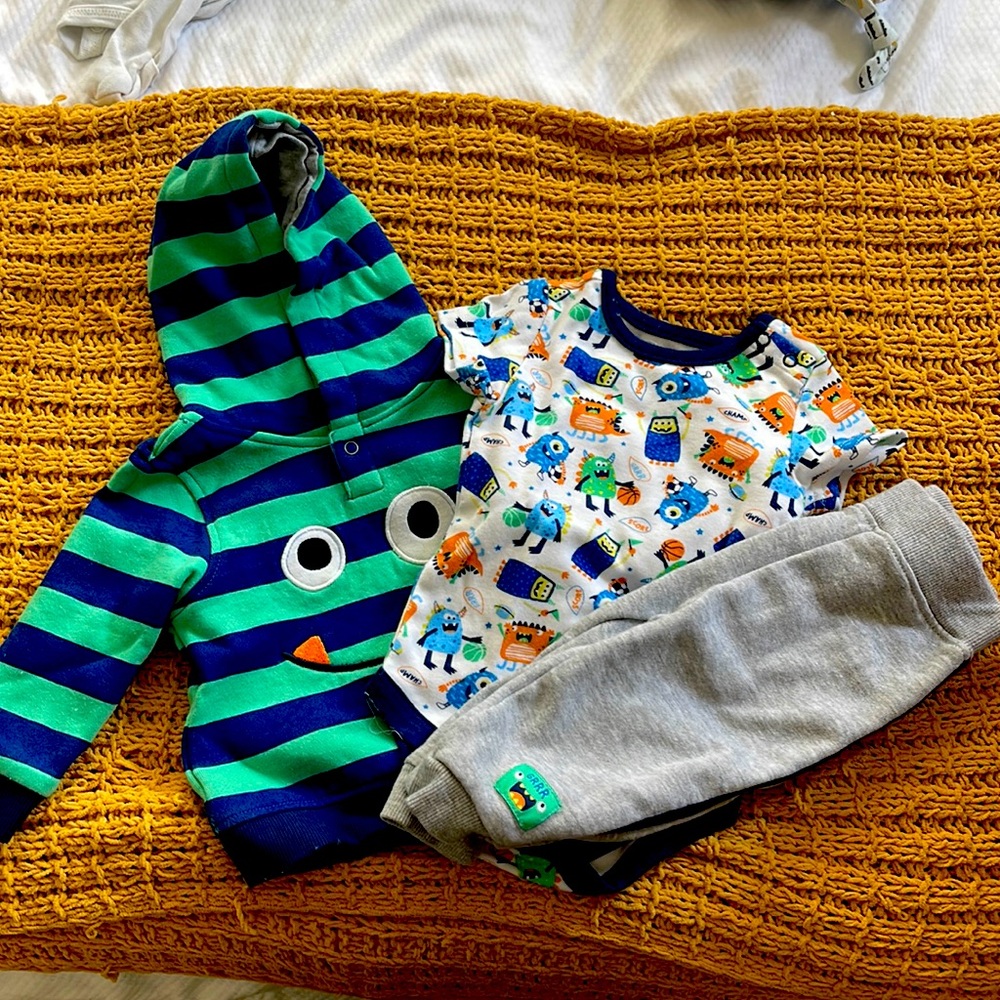 A kids clothing set